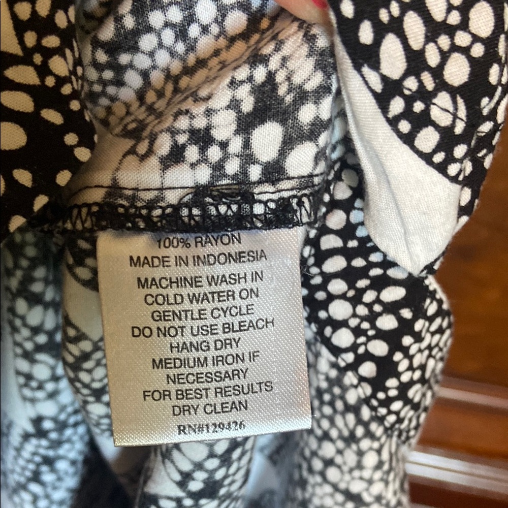 Escapada Black and White Halter Maxi Dress Size Medium - Picture 6 of 8